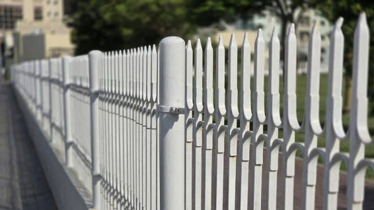 How Much Do Aluminum Railings Cost Per Foot in Canada?