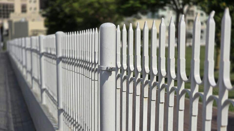 How Much Do Aluminum Railings Cost Per Foot in Canada?