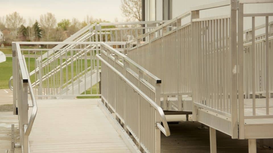 How Much Do Aluminum Railings Cost Per Foot in Canada?